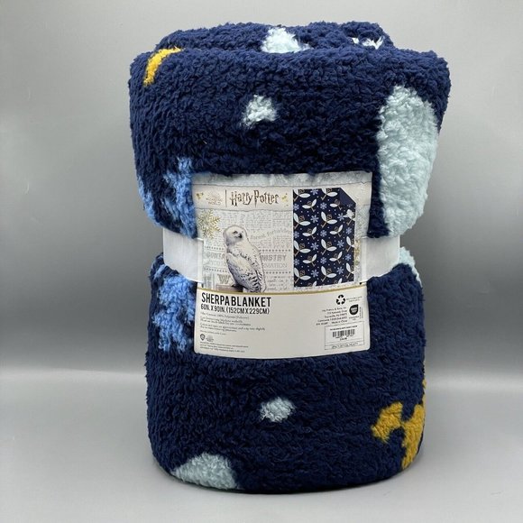 Harry Potter Winged Keys Sherpa Throw Blanket 60" x 90" - Picture 2 of 3